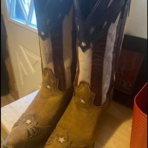 Women’s size 8 Laredo All American cowboy boots